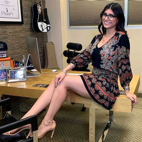 mia khalifa high heels|Mia Khalifa Heels Porn Videos 